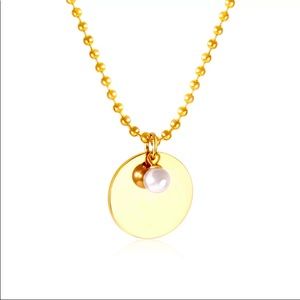 NWT gold plated round pendant necklace pearl